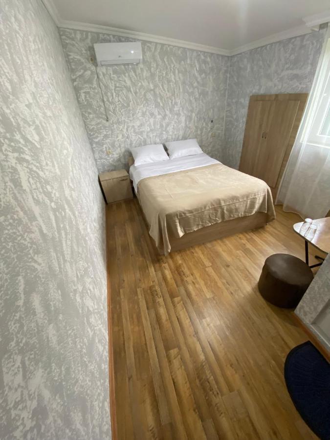 Holiday House Chkonia Hotel Batoemi Buitenkant foto